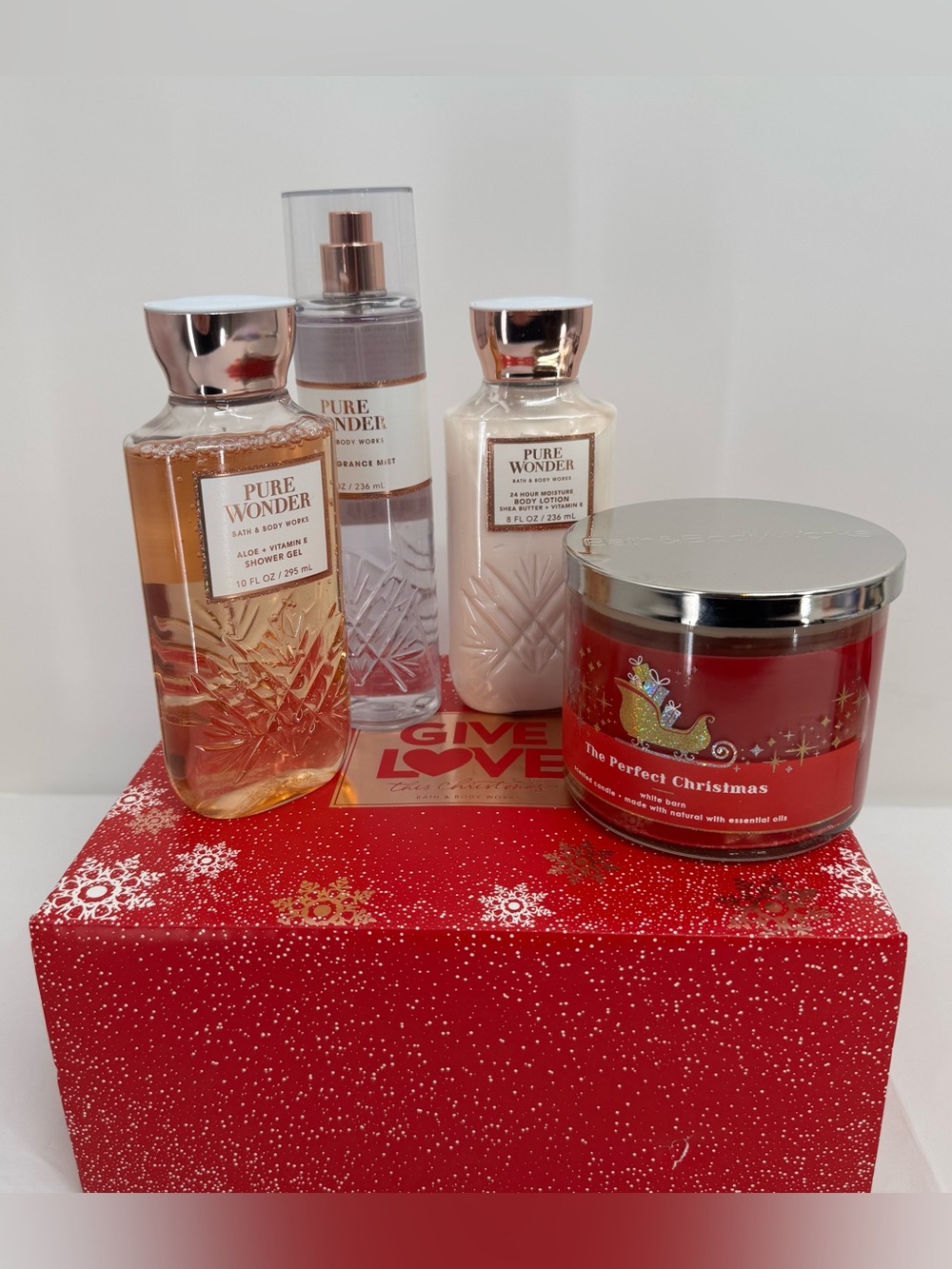 NEW BBW BATH&BODY WORKS GIVE LOVE GIFT BOX 4 PIECES Pure Wonder And The Candle